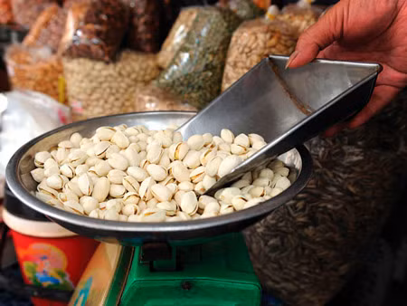 Hầu hết hạt dẻ bán trên thị trường đều có vỏ trắng ruột xanh