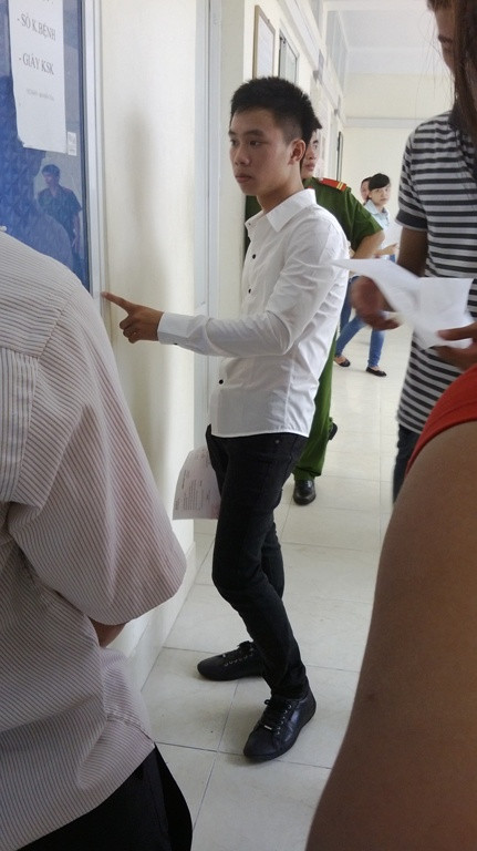 Mọi người chỉ việc nộp giấy qua của sổ và chờ đợi kết quả chứ không cần khám