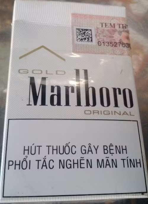 Loại thuốc Marlborro (trắng) cũng vây