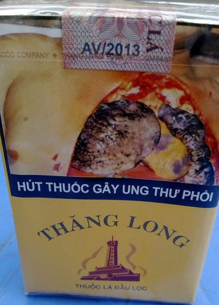 Theo quy định mới nhất, bắt đầu từ ngày 8/8 nhà sản xuất thuốc lá phải in những hình ảnh cảnh báo ghê rợn trên bao thuốc. Đồng thời, từ ngày 15/8, sẽ cấm mọi hoạt động kinh doanh buôn bán thuốc lá khi chủ kinh doan không đủ điều kiện cấp phép như: phải có địa điểm cố định, diện tích tối đa là 3m2, thực hiện cam kết trong Luật phòng chống thuốc lá ...