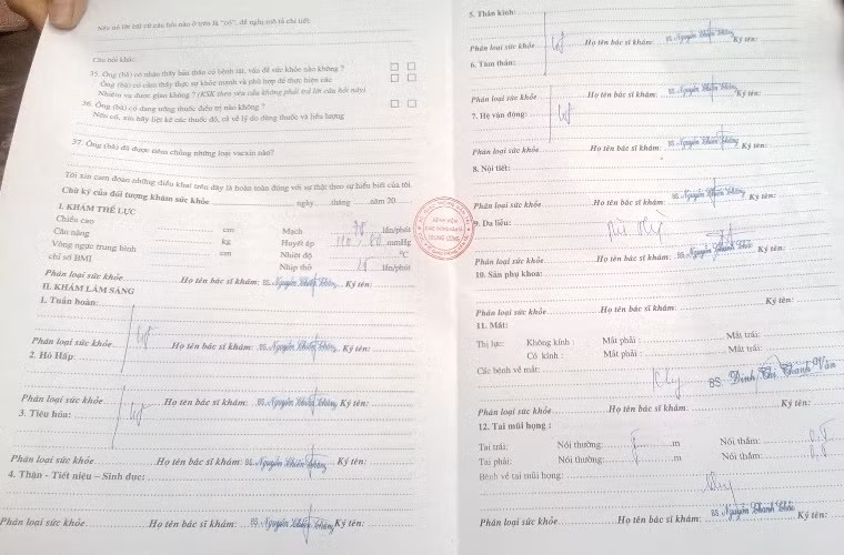 Dấu giáp lai và tên bác sĩ được triện đầy đủ tại mỗi phần thăm khám