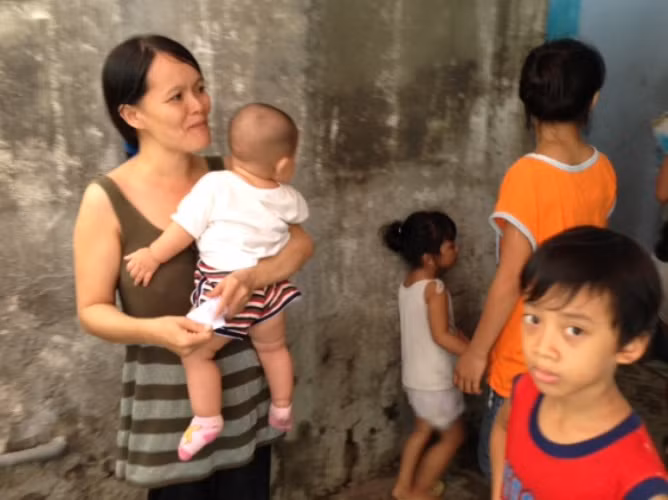 Chị Ngọc Nga còn nguyên vẻ bức xúc trước hành vi lừa đảo người nghèo khổ hết sức nhẫn tâm của ả "tỉ phú".