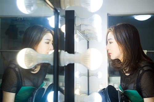 Theo chân nữ tiếp viên hàng không đi làm mẫu ảnh hình ảnh 2 theo chan nu tiep vien hang khong di lam mau anh hinh anh 2