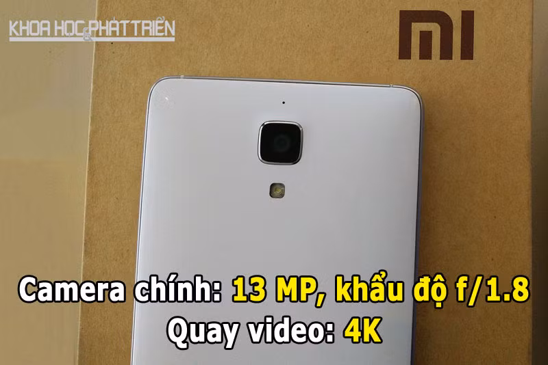 Camera chính được trợ sáng bằng đèn flash LED, hỗ trợ lấy nét tự động.