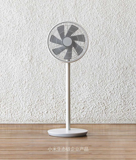  Quạt thông minh Mi Smart Fan là sản phẩm nối tiếp sự thành công của chiếc Mi USB Fan từng được Xiaomi giới thiệu vào hồi năm ngoái, cùng thời điểm với sự ra mắt của pin dự phòng Power Bank phiên bản 2015.