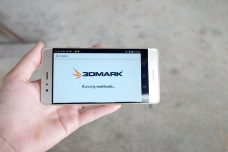 Điểm khá tiếc trên mẫu smartphone này là không được trang bị công nghệ sạc nhanh.