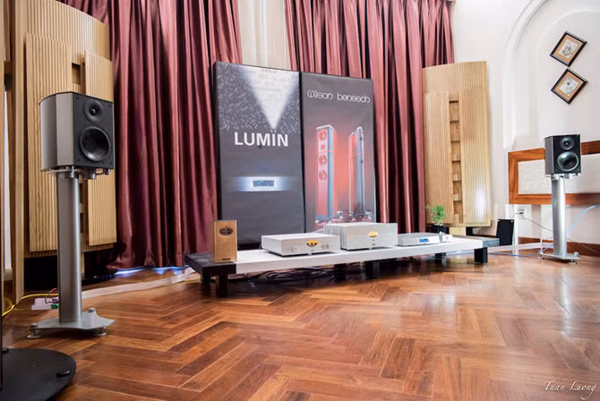 Norman Audio giới thiệu hệ thống phối ghép giữa loa Wilson Benesch Geometry Vertex và thiết bị khuếch đại YBA Signature, music server + DAC Lumin và dây dẫn Nordost.