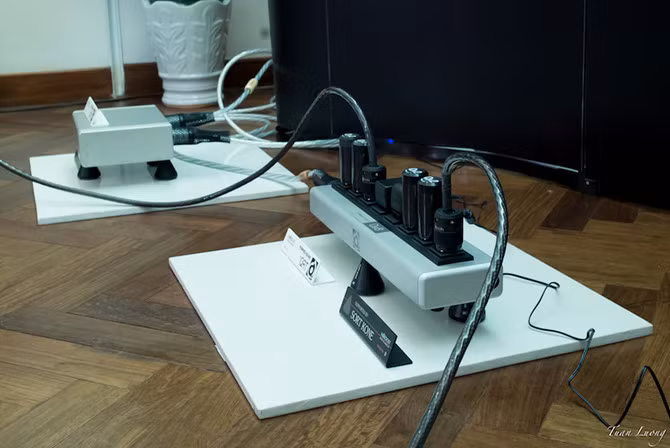 Ổ cắm Qbase, thiết bị tối ưu hóa điện nguồn và dây dẫn Nordost.