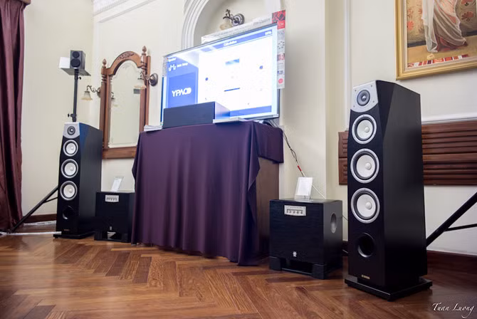 Rạp hát tại gia cao cấp với các thiết bị của Yamaha Audio.