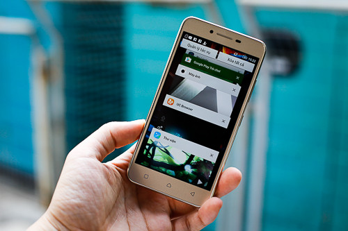 Với trang bị chip 8 nhân Qualcomm Snapdragon 616, RAM 2GB, chiếc smartphone này không gặp bất kỳ khó khăn nào khi chạy các ứng dụng cũng như trò chơi phổ biến trên thị trường hiện nay. Thực tế sử dụng cho thấy Vibe K5 Plus giữ được RAM trống ở mức 700-800MB, vừa đủ để không xảy ra hiện tượng giật hình khi mở thêm các ứng dụng khác.