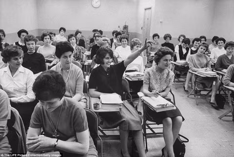 Ảnh hiếm trong lò đào tạo tiếp viên hàng không cách đây hơn 50 năm ảnh 1