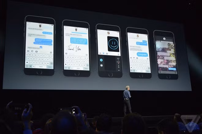  iMessage hoàn toàn mới: ứng dụng nhắn tin của Apple được nâng tầm lên để trở thành một nền tảng thực sự với kho ứng dụng riêng như gửi ảnh động, mua sắm online, cắt ghép video, đặt đồ ăn,...Việc nhắn tin cũng trở nên "có hồn" hơn khi iMessage tích hợp "hiệu ứng bong bóng". Với những tin nhắn hào hứng, tích cực, nền tin nhắn sẽ phóng to. Với những tin nhắn buồn bã, chẳng hạn như lời xin lỗi, "bong bóng" tin nhắn sẽ "khép nép" lại như một cách bày tỏ sự hối hận.