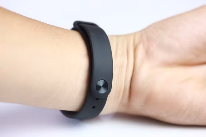 So với Mi Band, các sản phẩm đến từ thương hiệu danh tiếng như MitFit, Fitbit, Jawbone có giá cao hơn khá nhiều.