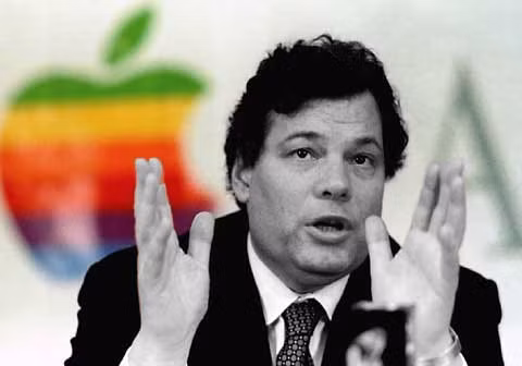 Tình hình kinh doanh của Apple ngày một khó khăn, đặc biệt là sự trỗi dậy của Microsoft. Ban lãnh đạo công ty đã loại bỏ vị trí CEO của John Sculley bằng Michael Spindler (COO của Apple), tuy nhiên Michael cũng chỉ giữ vị trí của mình được 3 năm.