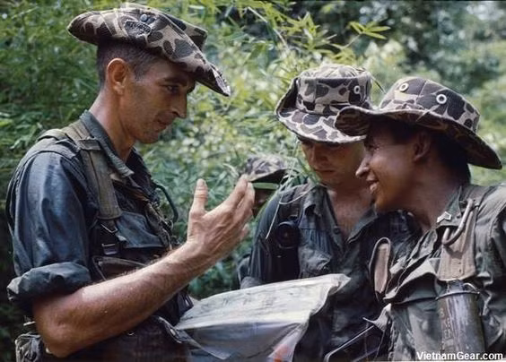 Lính trinh sát Anh Cả Đỏ trong chiến dịch Billings, 1967.