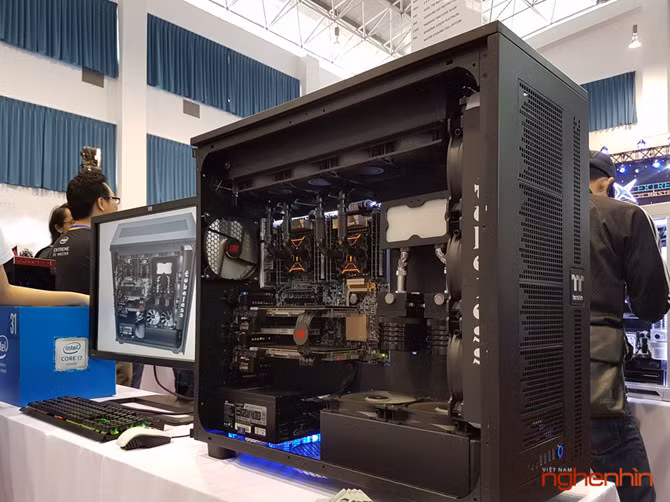 Dàn máy 350 triệu đồng: RAM 256GB, 2 vi xử lý Intel Xeon E5 - 2696 v3, 2 GPU Titan Z SLI.