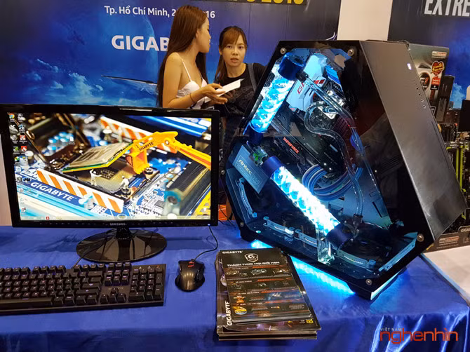 Hệ thống máy tính với 2 dàn tản nhiệt gắn đèn LED độc đáo đến từ Gigabyte.