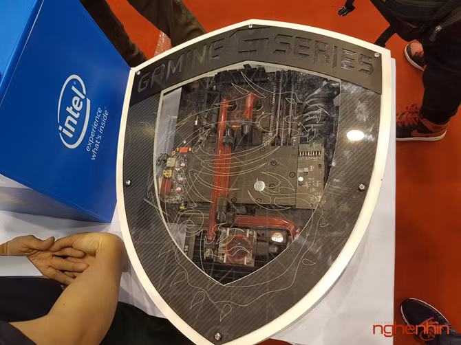 Dàn máy tính hình khiên siêu dị.