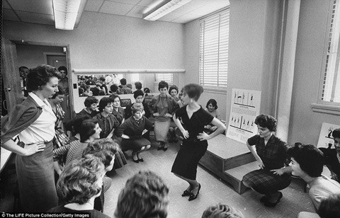 Ảnh hiếm trong lò đào tạo tiếp viên hàng không cách đây hơn 50 năm ảnh 2