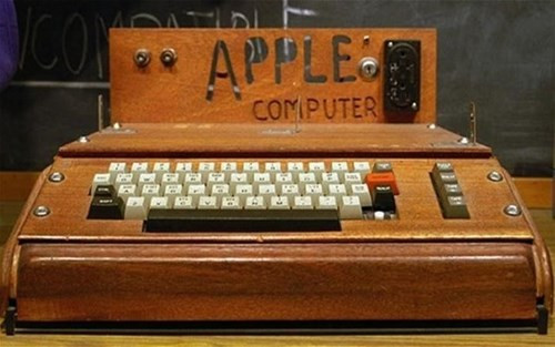 Máy tính Apple I ra đời năm 1976.