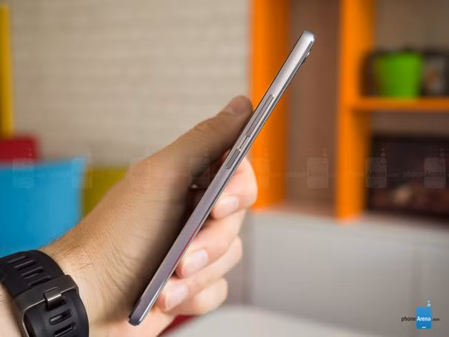 Theo hãng sản xuất, camera của máy sẽ được tăng cường 40% độ nhạy màu và giảm noise (nhiễu hạt) hơn 80%. Ngoài ra, Gionee S8 vẫn được trang bị cảm biến lấy nét laser và cơ chế lấy nét theo pha tiên tiến.