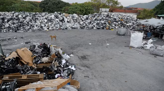 Đây là một bãi phế liệu tại vùng nông thôn ở Hong Kong.