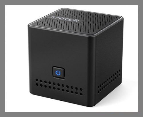  Loa Bluetooth bỏ túi. Đừng mua loa mini này nếu bạn là người “sành nhạc” và khó tính. Mẫu loa 1.7 inch này phù hợp với những người không quá câu nệ về âm thanh, cung cấp 12 giờ hoạt động liên tục, kết nối với thiết bị qua NFC, Bluetooth hoặc jack cắm tai nghe 3.5mm tiêu chuẩn, vừa vặn với túi áo. Loa của Anker có giá 19,99 USD (448.000 đồng).