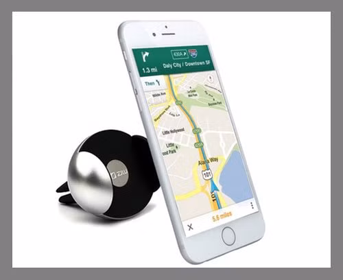  Giá treo điện thoại trên ô tô. Nếu muốn sử dụng điện thoại để dò đường khi đang trên xe hơi, tốt nhất nên sắm một chiếc giá treo điện thoại. Phụ kiện của Zilu gọn hẹ, hỗ trợ thiết bị tối đa 6 inch, đỡ chắc chắn để không bị rơi khi đi đường xóc. Sản phẩm có giá 19,99 USD (448.000 đồng).