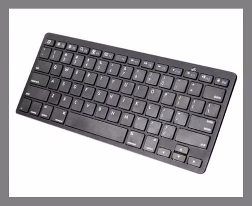  Bàn phím Bluetooth. Bàn phím Bluetooth của Anker gọn nhẹ, dễ cài đặt, pin tuyệt vời. Nó hoạt động hoàn hảo với bất kỳ desktop, laptop hay máy tính bảng nào. Sản phẩm có giá từ 12,99 USD (291.000 đồng).