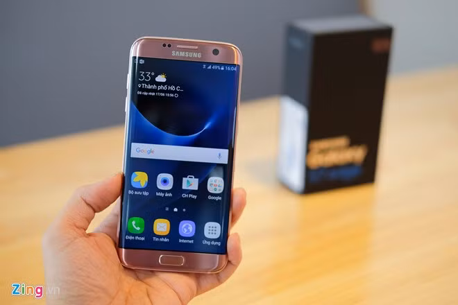 Samsung Galaxy S7/S7 edge vẫn nằm top những smartphone có cấu hình mạnh nhất hiện nay với màn hình Super AMOLED 5,1 inch độ phân giải Quad HD, chip Exynos 8890, RAM 4 GB, bộ nhớ trong 32 hoặc 64 GB.