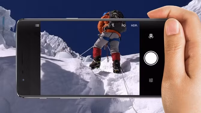  1. Phím tắt giúp khởi động nhanh camera. Nhấp đúp vào nút Home hoặc phím khóa trên màn hình để khởi động nhanh máy ảnh từ bất cứ nơi nào trong menu (thậm chí là từ màn hình khóa). Đây là một tính năng giúp bạn tiết kiệm được thời gian và có thể nhanh chóng ghi lại được những khoảng khắc bất ngờ trong cuộc sống. Một điểm cộng cho OnePlus 3. 