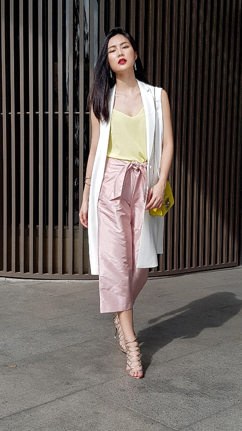 Chanh Nguyễn cho rằng chụp ảnh bằng smartphone đôi khi có lợi thế hơn so với sử dụng máy ảnh chuyên nghiệp. Thay vì phải mất nhiều công đoạn cho việc thay đổi ống kính, mở máy, điều chỉnh thông số, anh chỉ cần ấn nút Home trên điện thoại Samsung Galaxy S7 edge là đã có thể sẵn sàng tác nghiệp.