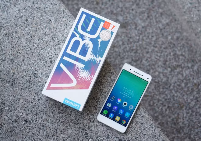  Lenovo Vibe S1 (5,5 triệu đồng): Lenovo có những sản phẩm thú vị tại thị trường Việt Nam. Vibe S1 là một trong số đó. Model này sở hữu kiểu dáng mỏng, nhẹ, khung kim loại chắc chắn và vỏ kính. Mặt lưng của máy được thiết kế cong nhẹ, ôm tay người dùng.