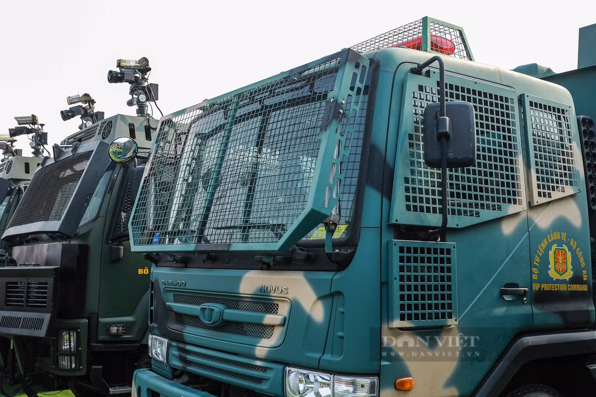 Xe được thiết kế với rào chắn thép chịu lực, hệ thống phun nước, khí gas và đạn hơi cay, giúp kiểm soát và bảo vệ các khu vực trọng yếu trước nguy cơ xâm nhập trái phép. Xe được sử dụng trong công tác phòng chống bạo động với mục đích kiểm soát, giải tán đám đông, ngăn chặn sự xâm nhập vào các khu vực quan trọng được bảo vệ, khu vực cấm.