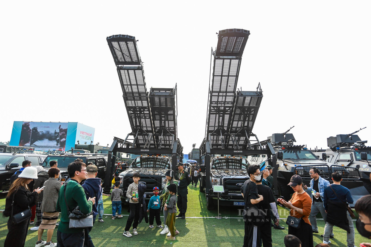 Bên cạnh đó, xe phóng thang Patriot do Mỹ sản xuất giúp cán bộ chiến sĩ nhanh chóng tiếp cận các vị trí trên cao trong các nhiệm vụ chống khủng bố và giải cứu con tin.