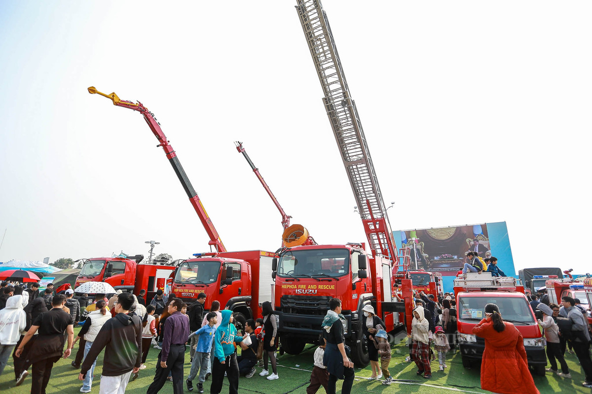 Dàn xe chữa cháy của lực lượng Cảnh sát Phòng cháy chữa cháy và Cứu hộ cứu nạn.