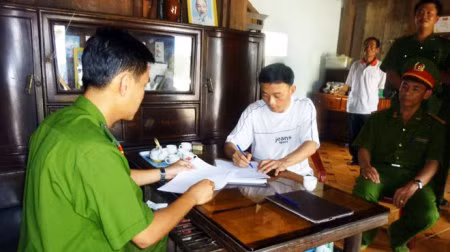 Trần Văn Sự khi vừa bị bắt giữ.