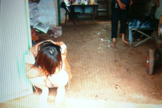 Đinh Thùy Linh bị nhóm côn đồ thay nhau cưỡng hiếp tập thể.