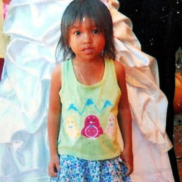 Di ảnh bé H'Thư.