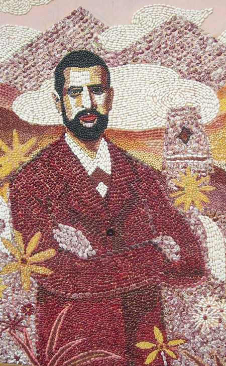 Chân dung bác sĩ Yersin bằng 10.000 hạt đậu.