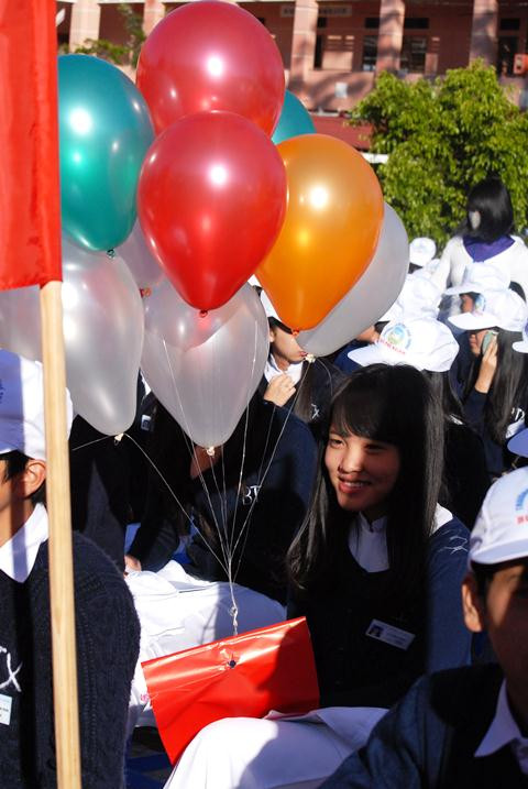 Từ rất sớm hàng nghìn học sinh Trường THPT Bùi Thị Xuân Đà Lạt đã có mặt tại trường để dự lễ khai giảng năm học mới.