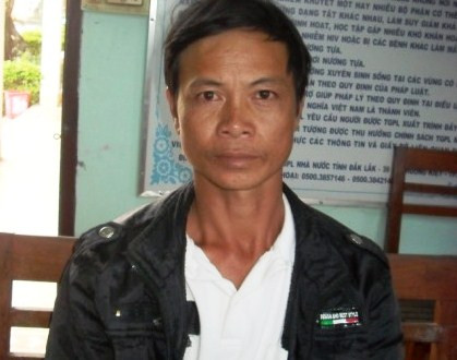 Nguyễn Thanh Nhị lúc đến cơ quan công an đầu thú