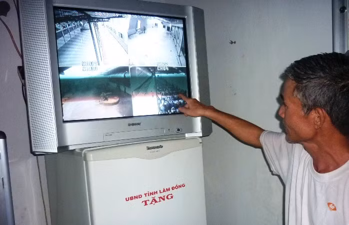 Các bệnh nhân còn được theo dõi bằng camera.