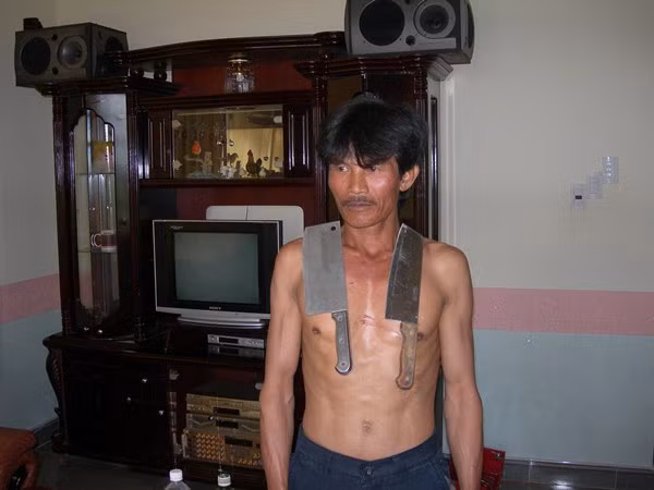 Mọi người nhìn anh Khải như một vị siêu nhiên.