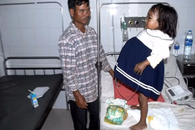 Cháu bé trước lúc qua đời