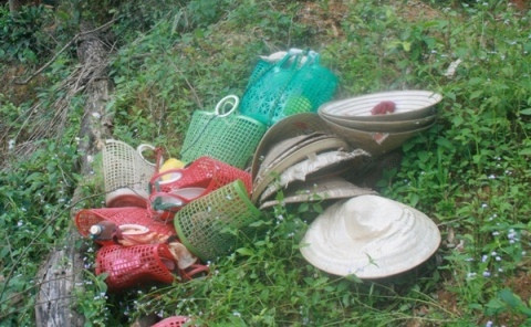 Đồ đạc của các nạn nhân.