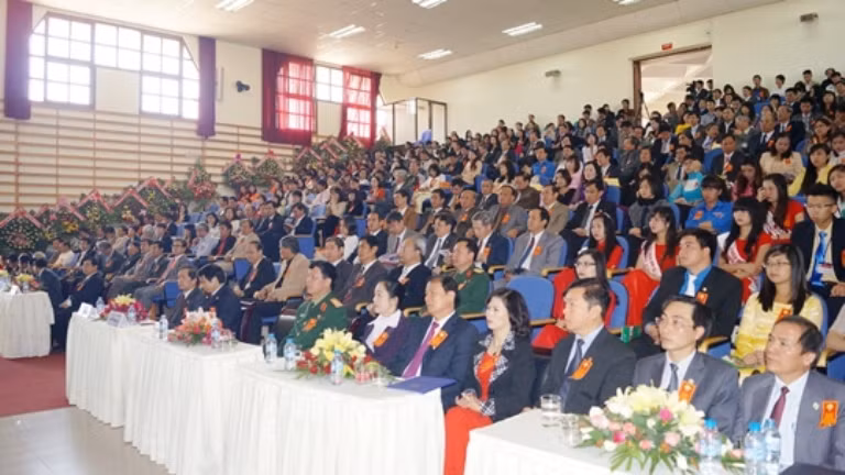 Thầy trò Trường Đại học Đà Lạt.