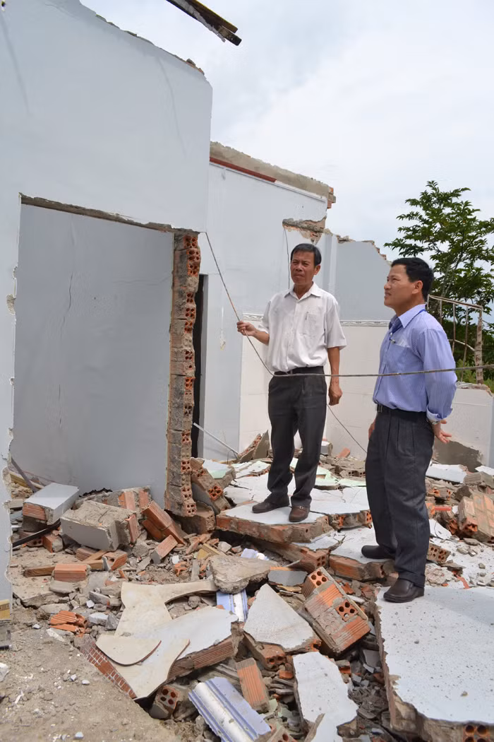 Cơ nghiệp của không ít gia đình giờ thành đống đổ nát