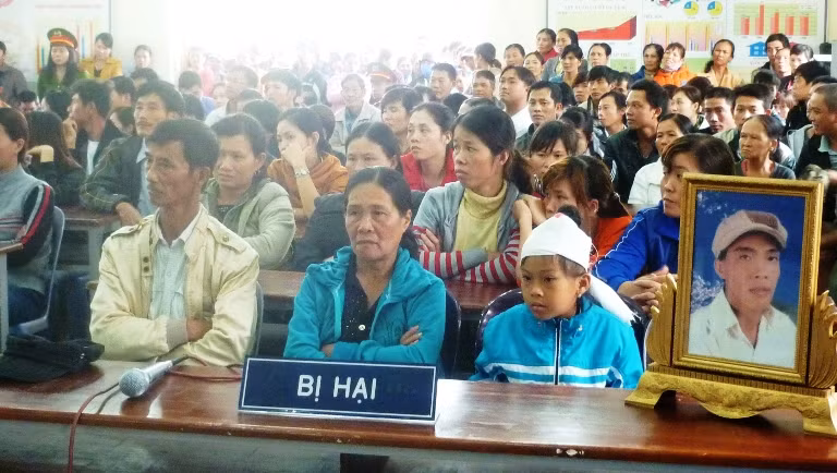 Gia đình bị họa tại tòa