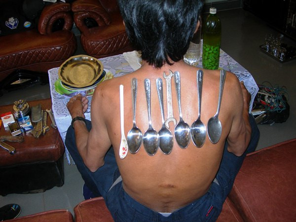 Anh Khải thành cục nam châm di động khổng lồ có thể hút mọi thứ.